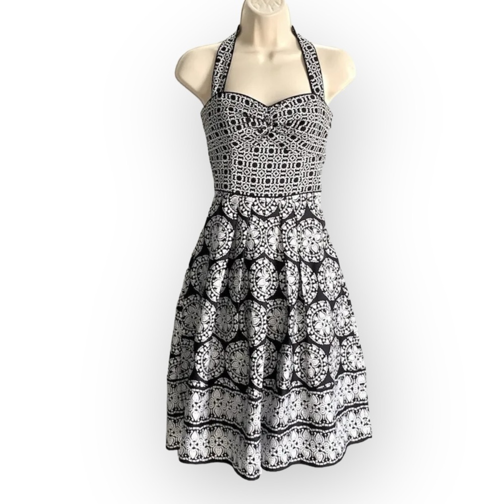 White House Black Market abstract mixed print sweetheart strapless halter